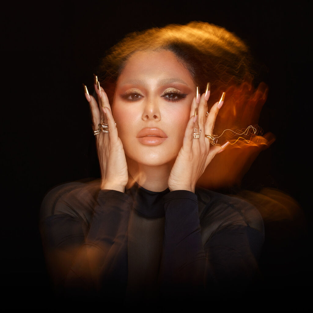 https://buraki.pk/products/huda-beauty-empowered-eyeshadow-palette