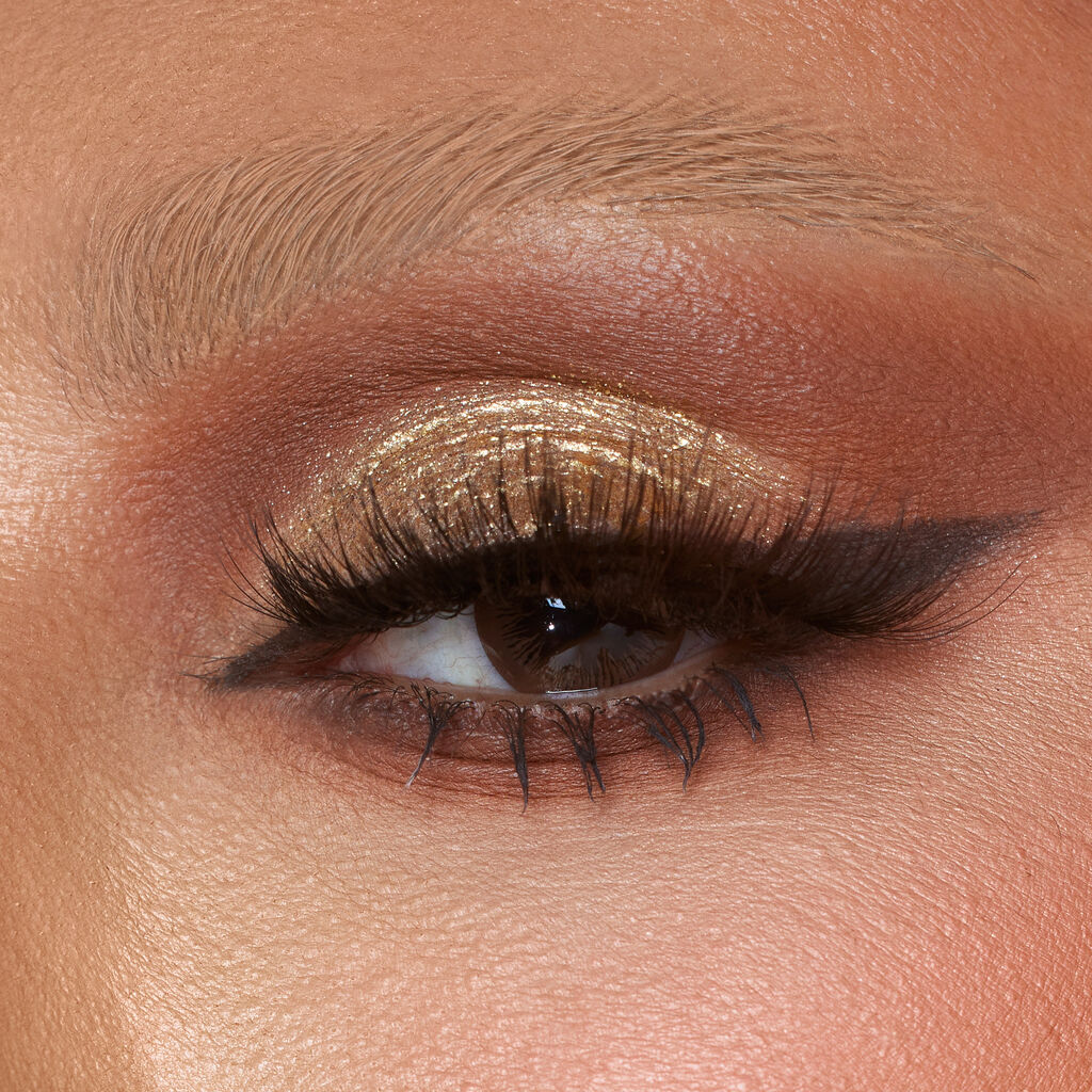 https://buraki.pk/products/huda-beauty-empowered-eyeshadow-palette