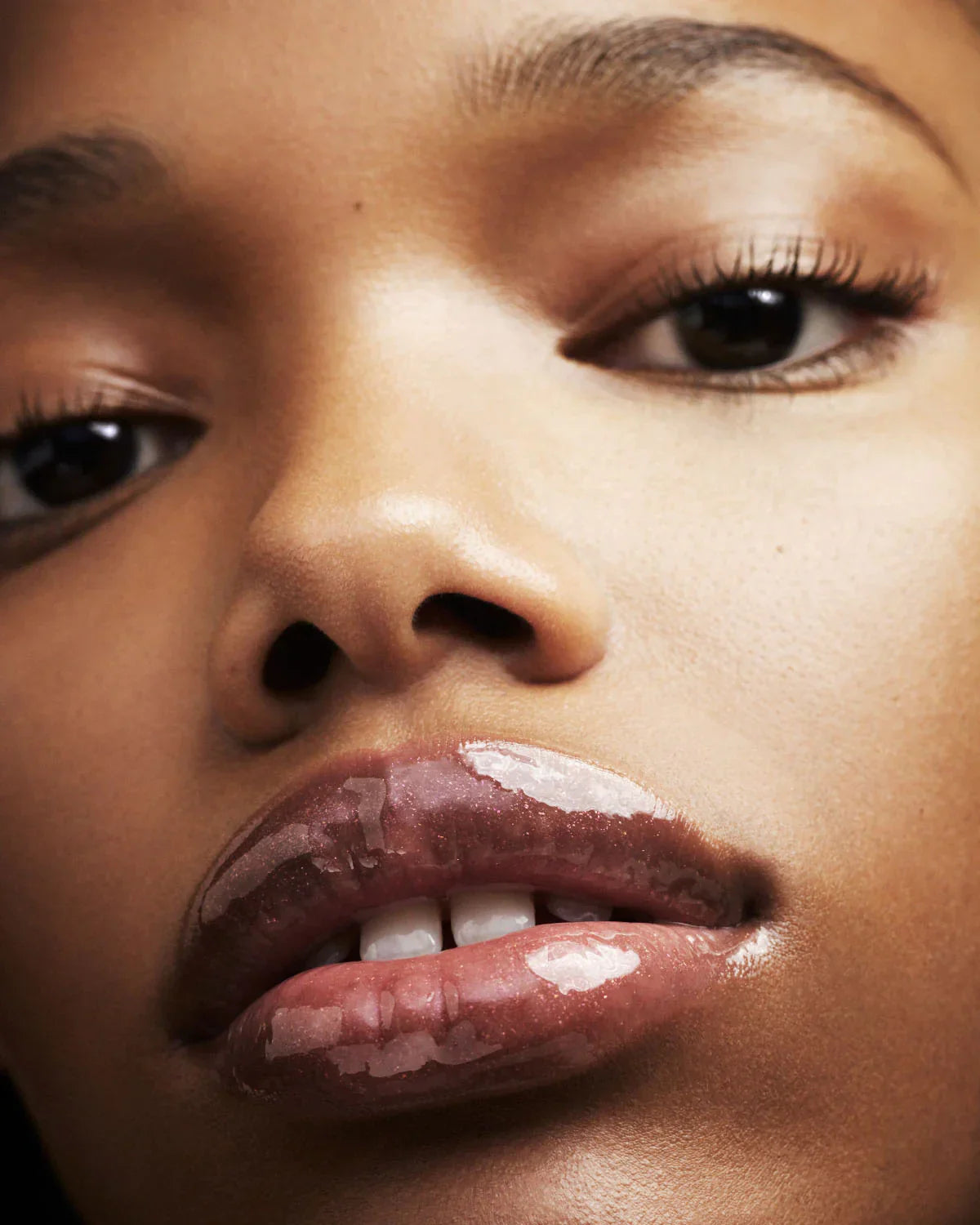 https://buraki.pk/products/fenty-beauty-gloss-bomb-universal-lip-luminizer