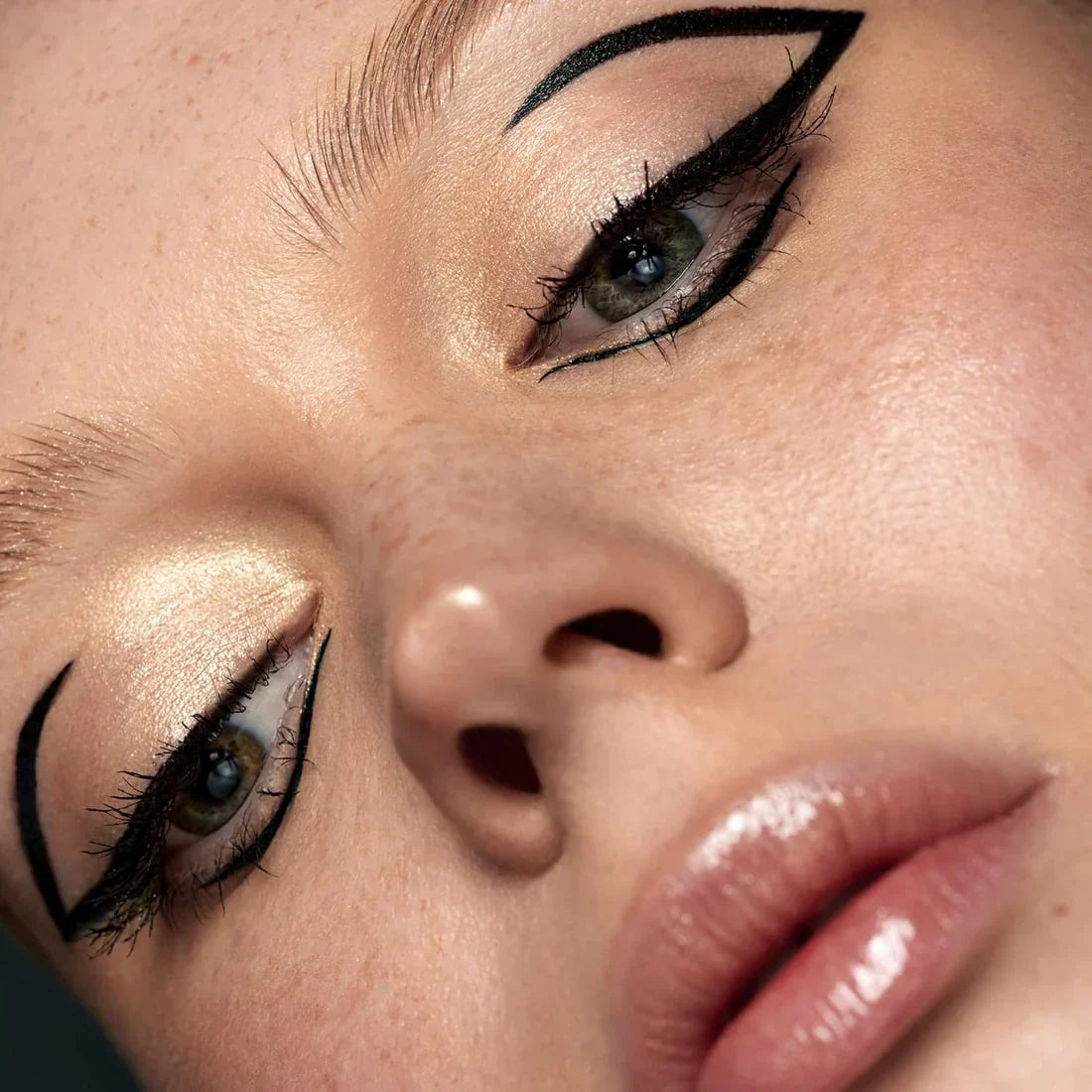 https://buraki.pk/products/lamel-black-eyeliner-with-soft-brush
