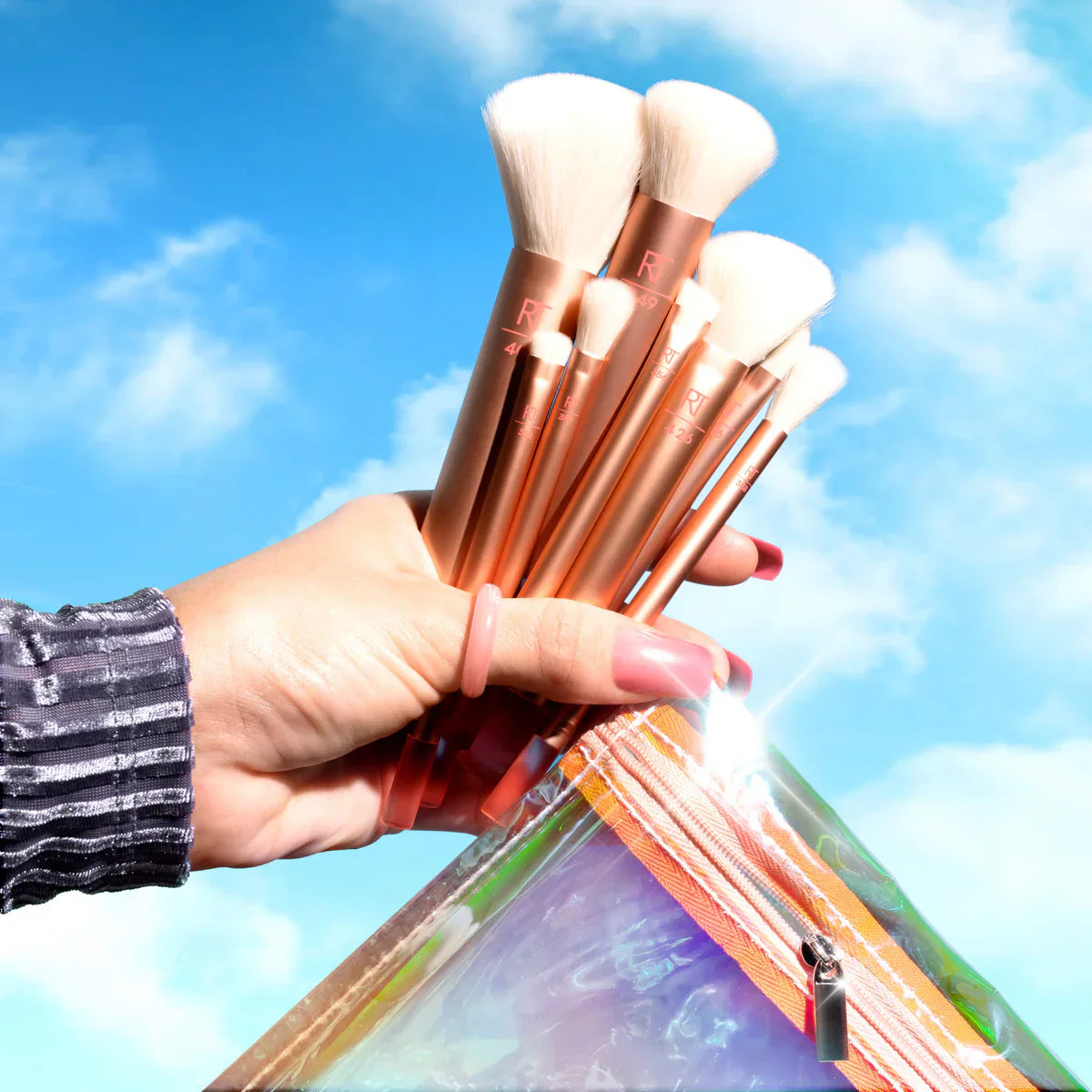 https://buraki.pk/products/real-technique-the-wanderer-brush-kit