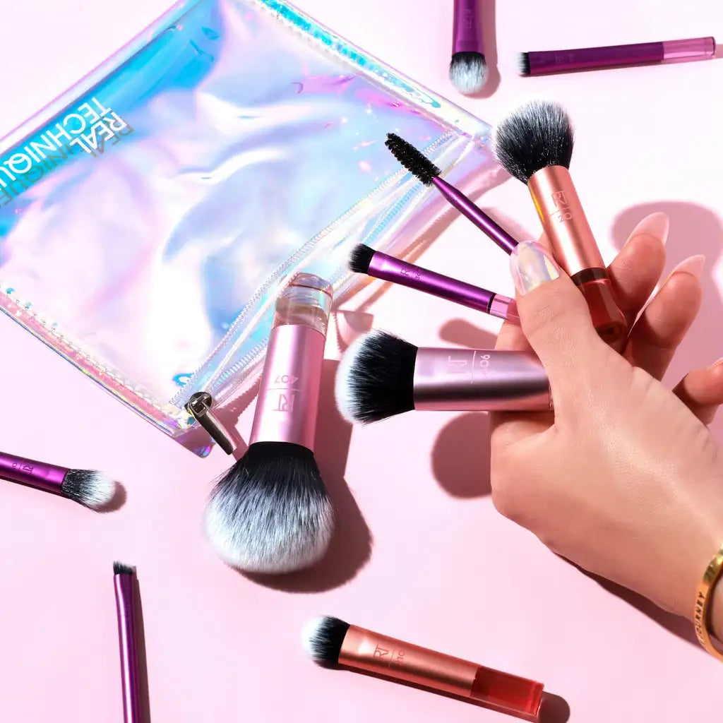 https://buraki.pk/products/real-techniques-makeup-brushes-travel-fantasy-mini-set-10-in-1-bag