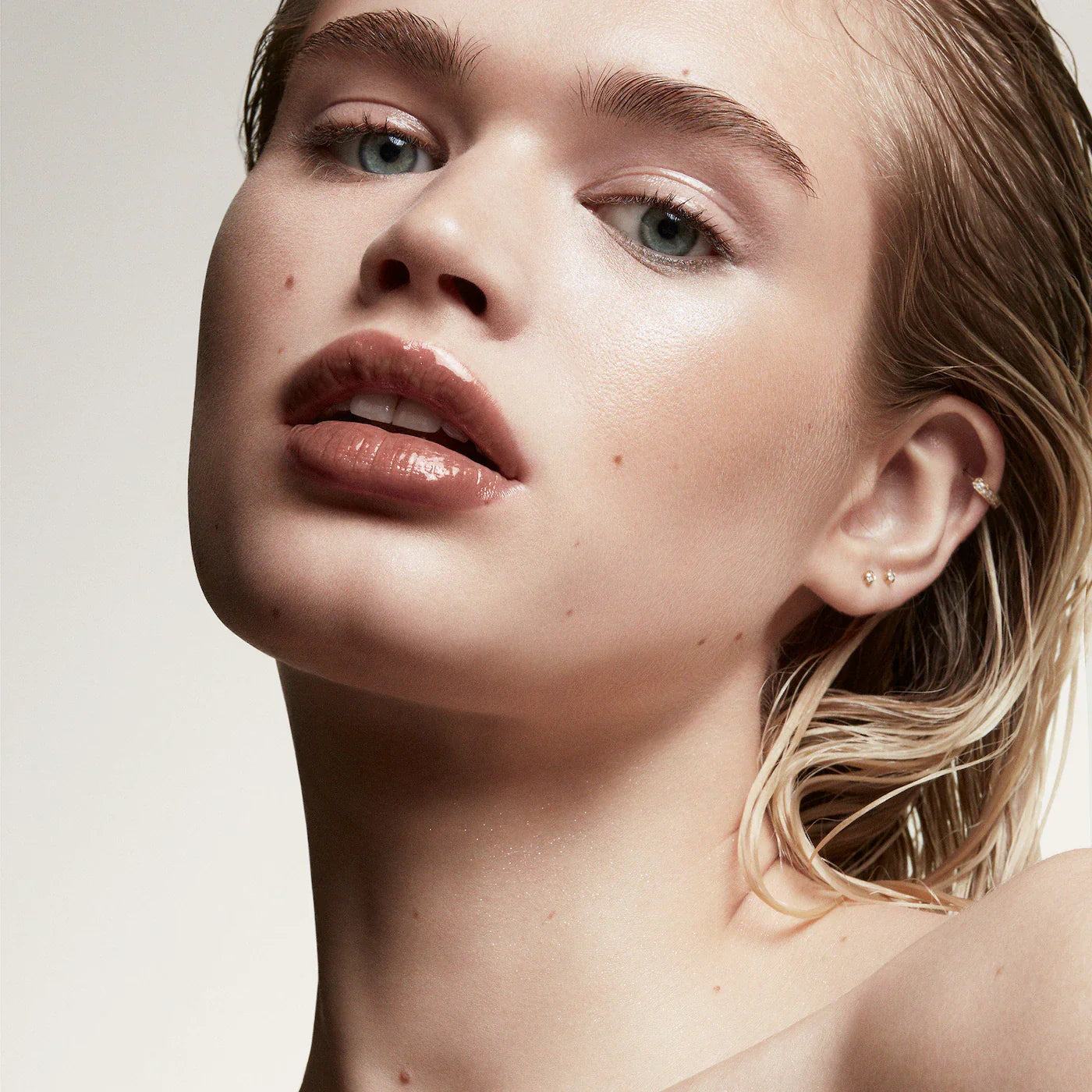 https://buraki.pk/products/fenty-beauty-gloss-bomb-universal-lip-luminizer