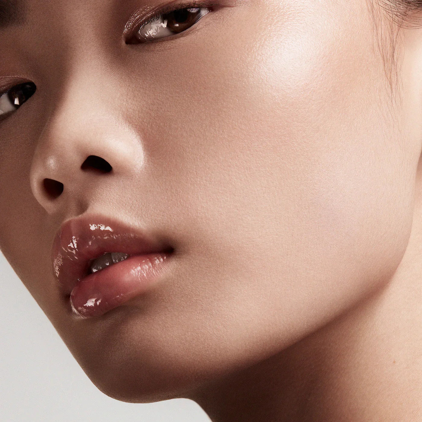 https://buraki.pk/products/fenty-beauty-gloss-bomb-universal-lip-luminizer