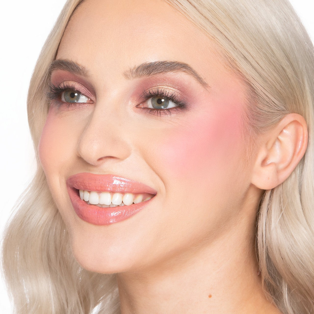 https://buraki.pk/products/too-faced-cloud-crush-blurring-blush