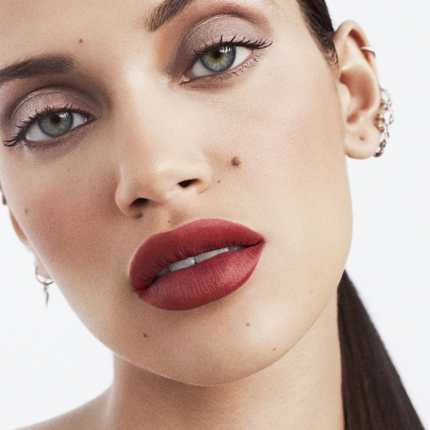 https://buraki.pk/products/fenty-beauty-fenty-icon-velvet-liquid-lipstick