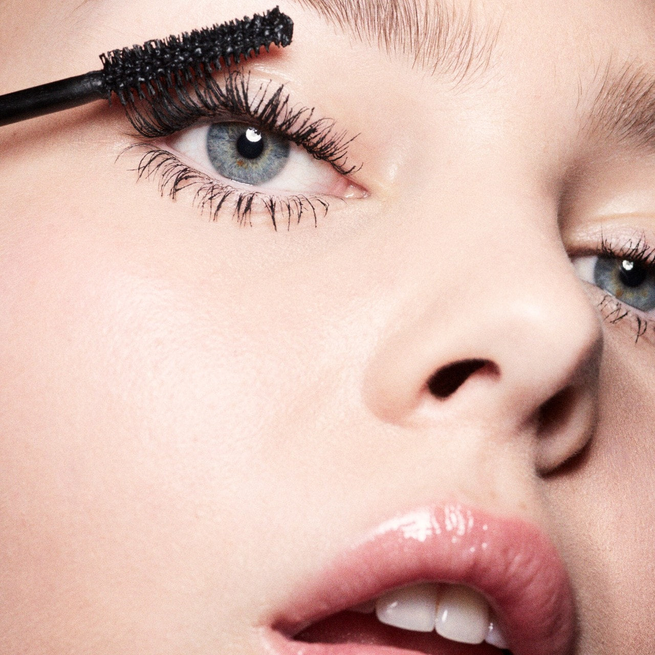 https://buraki.pk/products/fenty-beauty-hella-thicc-volumizing-mascara